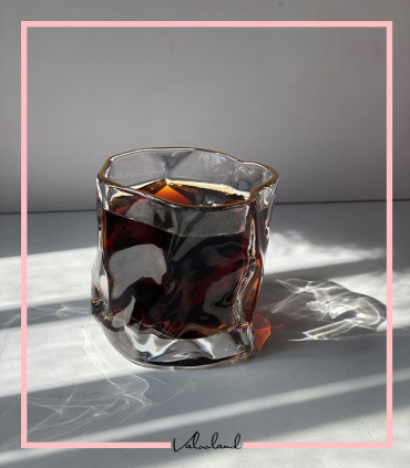 لیوان پیرکس دفرمه لب طلا