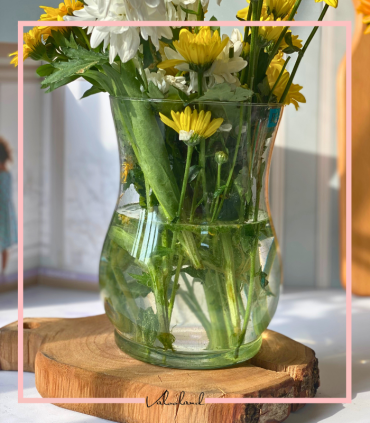 گلدان شیشه ای کمر باریک