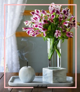 گلدان شیشه ایی با پایه سنگی