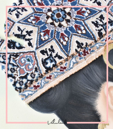 تابلو ملکه  تاجدار زمینه کرم