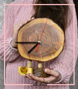 ساعت رومیزی پایه دار چوبی