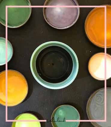 گلدان سفالی همراه با زیر گلدانی