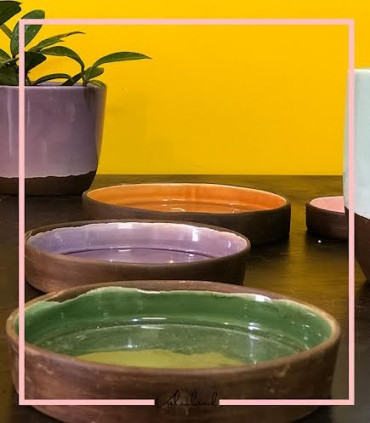 گلدان سفالی همراه با زیر گلدانی